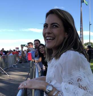 Soraya Thronicke fala com público durante posse de Lula 