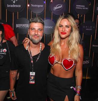 Bruno Gagliasso e Giovanna Ewbank curtem 1ª noite de desfiles do Grupo Especial no Rio de Janeiro