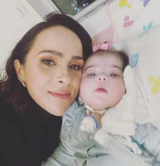 Letícia Cazarré e filha Maria Guilhermina