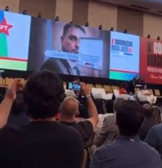 Vídeo do PT tenta vincular senador Flávio Bolsonaro ao caso Master