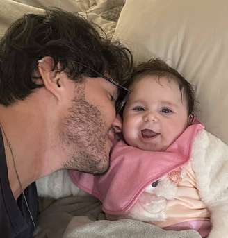 Eliezer e sua filha, Lua di Felice, de 4 meses