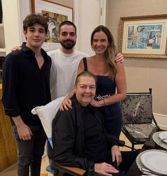 CADERNO2 - FAUSTO SILVA - O apresentador João Silva postou foto em sua rede social do seu pai Fausto SIlva durante sua festa de aniversário. Foto Reprodução joaosilva via Instagram