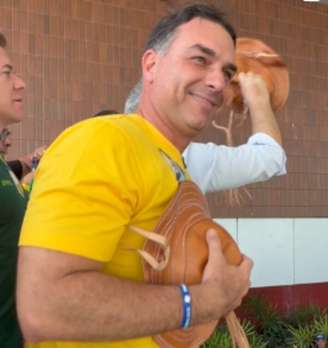 Flávio Bolsonaro chega a Maceió na terça-feira, 25