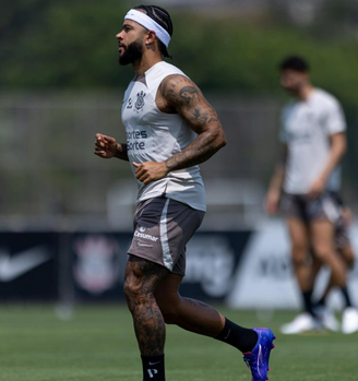 Memphis, atacante do Corinthians se prepara para mais um jogo 