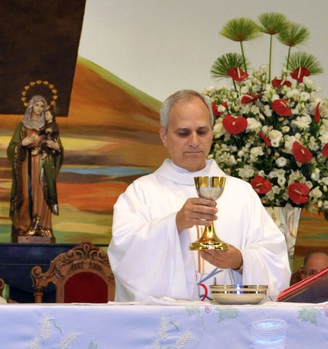 Prevost celebrou missa na Paróquia São Carlos Borromeu durante passagem por São Paulo e registro é motivo de orgulho aos fieis da comunidade