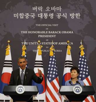 <p>Obama e a presidente da Coreia do Sul, Park Geun-hye, durante coletiva de imprensa em Seul, nesta sexta-feira  </p>