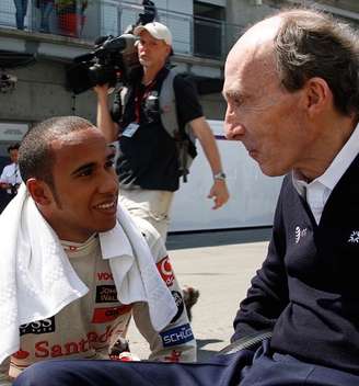 Hamilton usou redes sociais para homenagear Frank Williams 