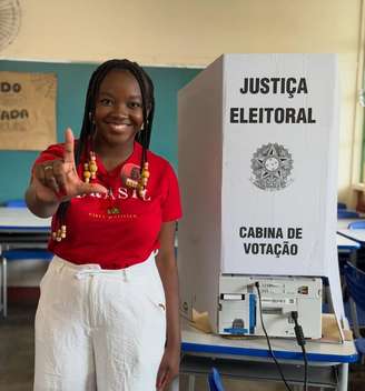 Ana Elisa, deputada federal mais votada do PT, afirma que propostas já não serão mais suficientes e defende exposição do histórico político de Flávio Bolsonaro
