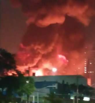 Fogo começou ainda na madrugada desta terça-feira, 31