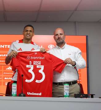 Diego Rosa em apresentação pelo Inter. 