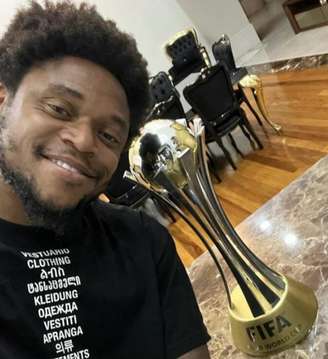 Luiz Adriano conquistou o Mundial em 2006, jogando pelo Internacional (Foto: Reprodução/Instagram)