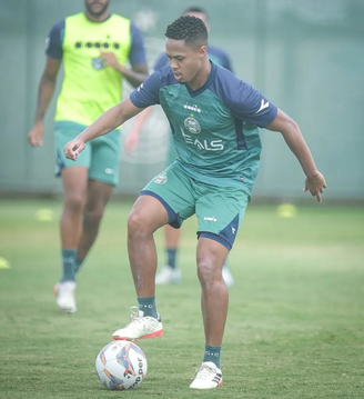 Jorge em treino pelo Coritiba. 