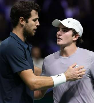 João Fonseca sucumbe diante de Karen Khachanov e dá adeus ao Masters 1000 de Paris