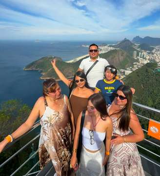 Fotos compartilhadas por Victor Manrique com parentes que morreram no acidente de helicóptero no sábado, 8, no Rio de Janeiro