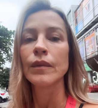 Luana Piovani tem encontro com paparazzo e tece críticas à profissão em seus stories do Instagram.