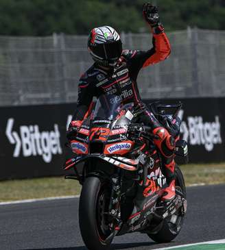 Marco Bezzecchi começa com o pé direito em casa