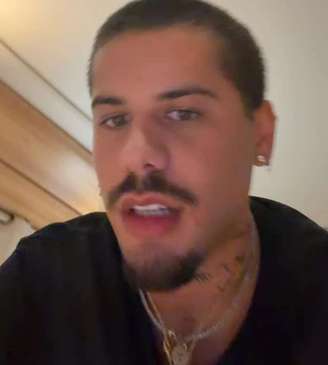 Zé Felipe celebra mudança de visual: