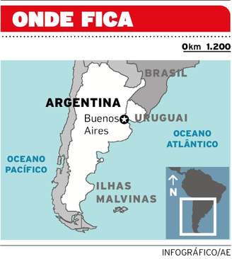 Infográfico do mapa da região das Ilhas Malvinas (em inglês Falkland Islands), situadas ao largo da costa da América do Sul, mais ou menos à latitude de Río Gallegos. Em 1982, a Inglaterra e Argentina travam a Guerra das Malvinas pela posse do território. Mesmo com a vitória inglesa no conflito, o governo argentino mantém a reivindicação de soberania.