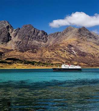 O Hebridean Princess, da Hebridean Island Cruises, surgiu como ferry e durante 25 anos transportou 600 passageiros e 50 veículos. Agora, é um dos navios mais luxuosos do mundo