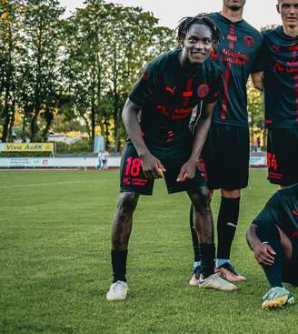 Alamara Djabi foi esfaqueado no fim de semana e se recupera após passar por cirurgias.