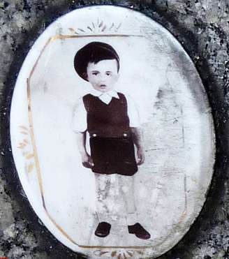 João dos Santos Franco Sobrinho, conhecido como Guga ou Menino Guga, faleceu aos três anos de idade em 1946