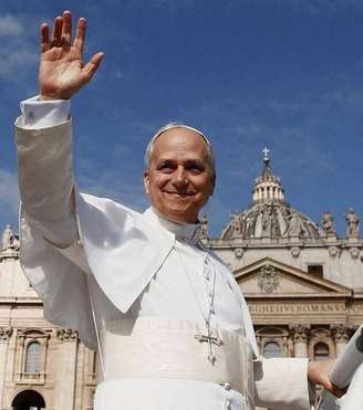 Papa Leão é homenageado com camisa de clube paulista — 