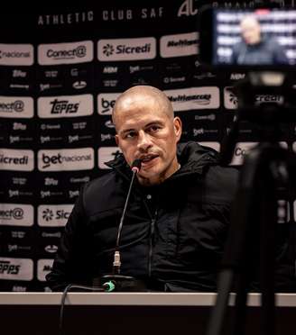 Alex de Souza é treinador desde 2021
