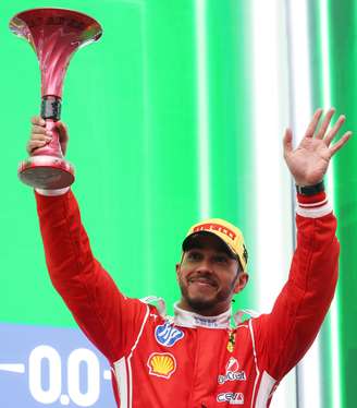 Hamilton comemorando seu primeiro pódio pela Ferrari 