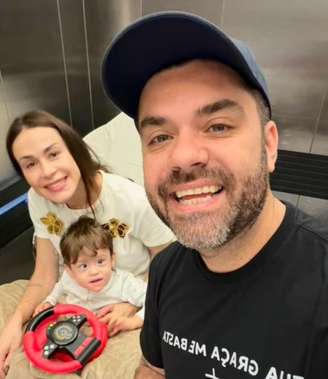 Nadja Haddad compartilha procedimentos médicos aos quais o filho passou.