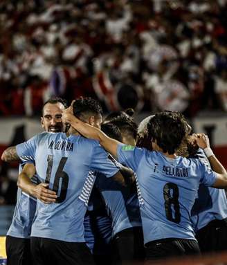 Jogadores do Uruguai vibram com Arrascaeta, autor do gol que garantiu a vitória sobre o Peru (Foto: Divulgação/Seleção Uruguaia)
