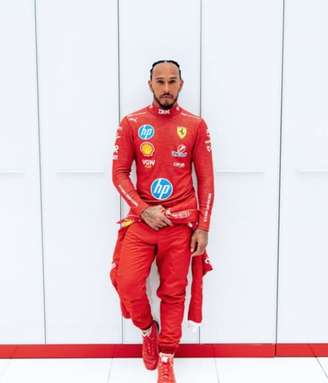 Lewis Hamilton vestiu o macacão da Ferrari pela primeira vez.