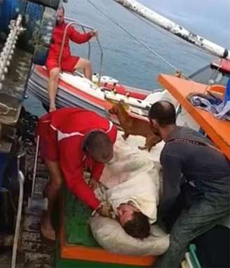 Mulher é resgatada com vida após desaparecer durante um passeio de moto aquática em Ilhabela, no Litoral Norte de São Paulo. Bruna Damaris Sant?anna da Silva, de 26 anos, estava desaparecida desde domingo (24). Homem que estava com ela segue desaparecido.