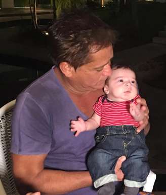 Leonardo com o neto Noah de apenas 1 mês 