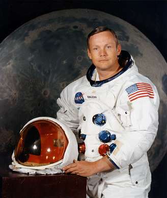 <p>1969: o norte-americano Neil Armstrong é o primeiro homem a pisar na Lua. Foi o autor da frase: "pequeno passo para o homem, grande salto para a humanidade"</p>