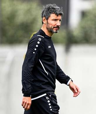 Mark van Bommel negocia para a vaga de Rudi Garcia.