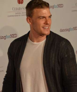 O ator Alan Ritchson, astro da série "Reacher", abriu o jogo. Ele disse, com todas as letras, que gostaria de interpretar Batman no cinema. "Vou gritar do alto: Eu quero ser Bruce Wayne. Sabe qual o poder dele? Inteligência. O cara é inventivo e todos os gadgets", afirmou.