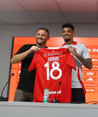 Juninho em apresentação pelo Inter. 