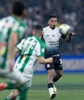 Matheus Bidu vibra com classificação do Corinthians na Copa do Brasil. 