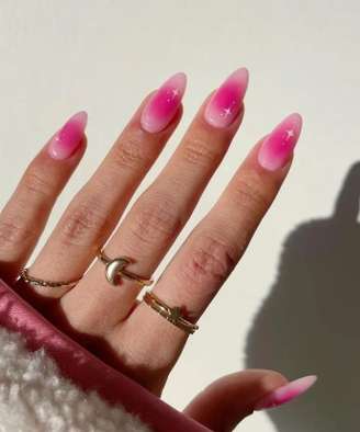 Blush nails –