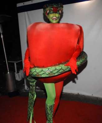 Heidi Klum vestida de serpente em 2006 –