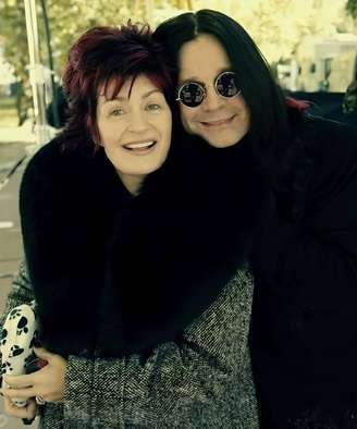 Ozzy Osbourne teria pedido beijo e abraço de Sharon antes de morrer