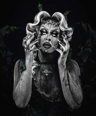 Gloria Groove escolheu uma gárgula como inspiração para a fantasia usada no Baile de Halloween da Sephora