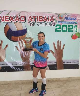 Claudia Moraes após vencer torneio de vôlei