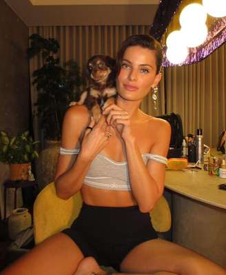 Isabeli Fontana afirma ter se comunicado com extraterrestes em 2002, quando estava grávida do primeiro filho
