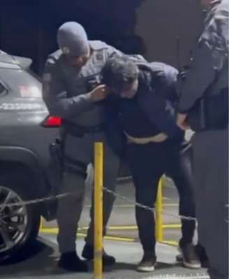 Deputado foi detido após um disparo acidental de arma de fogo.