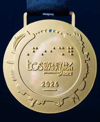 O erro está no verso da medalha, na imagem do estádio