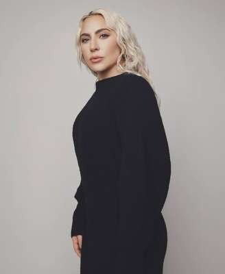 Lady Gaga escondeu o primeiro bebê por três meses após nascer em junho, em Los Angeles