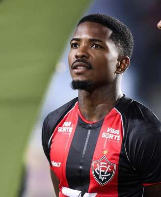 Cacá será adquirido pelo Vitória .