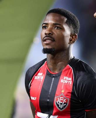 Cacá será adquirido pelo Vitória .
