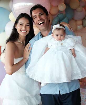 Depois de cinco meses, Eduarda deixou a UTI e Larissa e o marido respiraram aliviados!